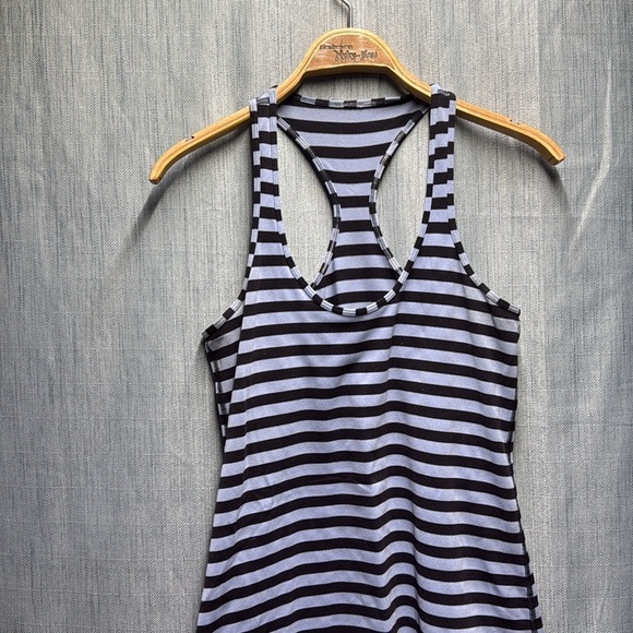 Lululemon razor back Striped Sleeveless Fitted Tank Top - Picture 3 of 8